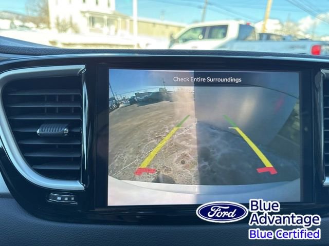 Used 2024 Chrysler Pacifica Touring-L image 24