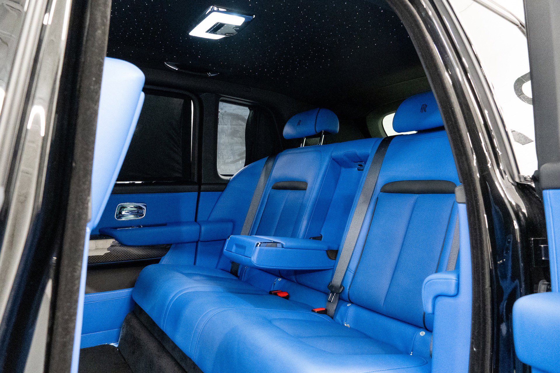 Used 2023 Rolls-Royce Cullinan Black Badge w/ Driver's Package image 25