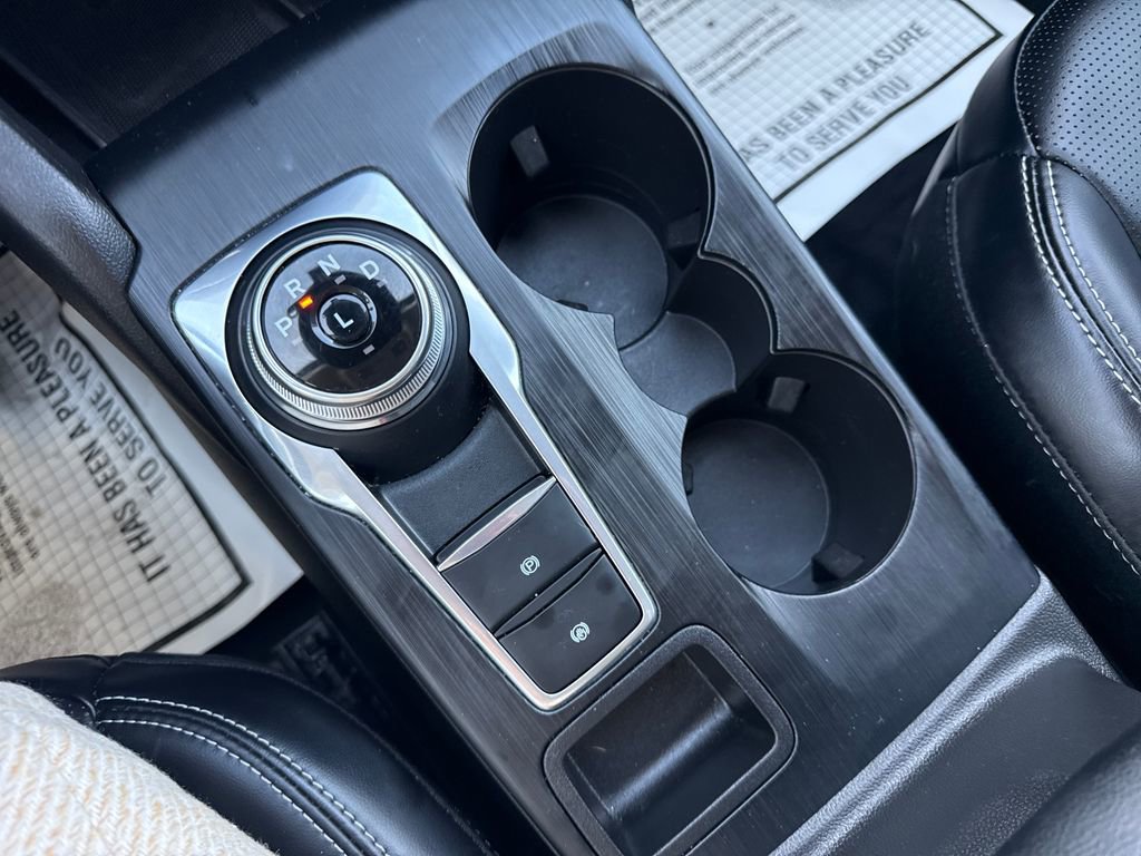 Used 2025 Ford Escape Platinum image 40