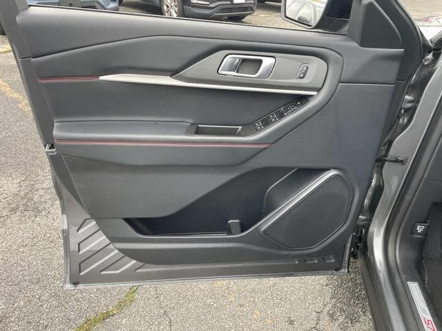 Used 2025 Ford Explorer ST-Line AWD/4WD image 19