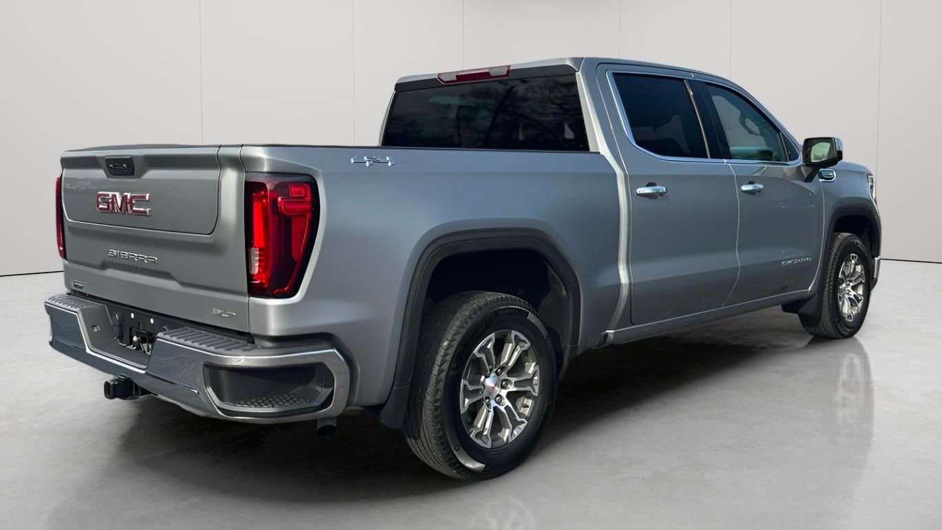 Used 2025 GMC Sierra 1500 SLT image 4