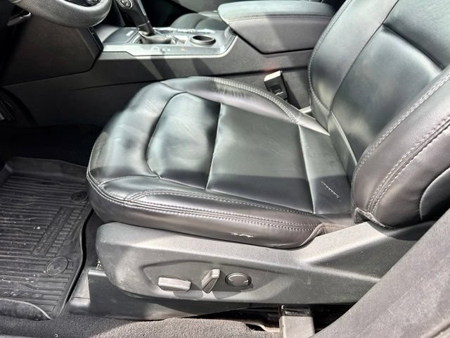 Used 2019 Ford Explorer XLT w/ Equipment Group 202A FWD image 14
