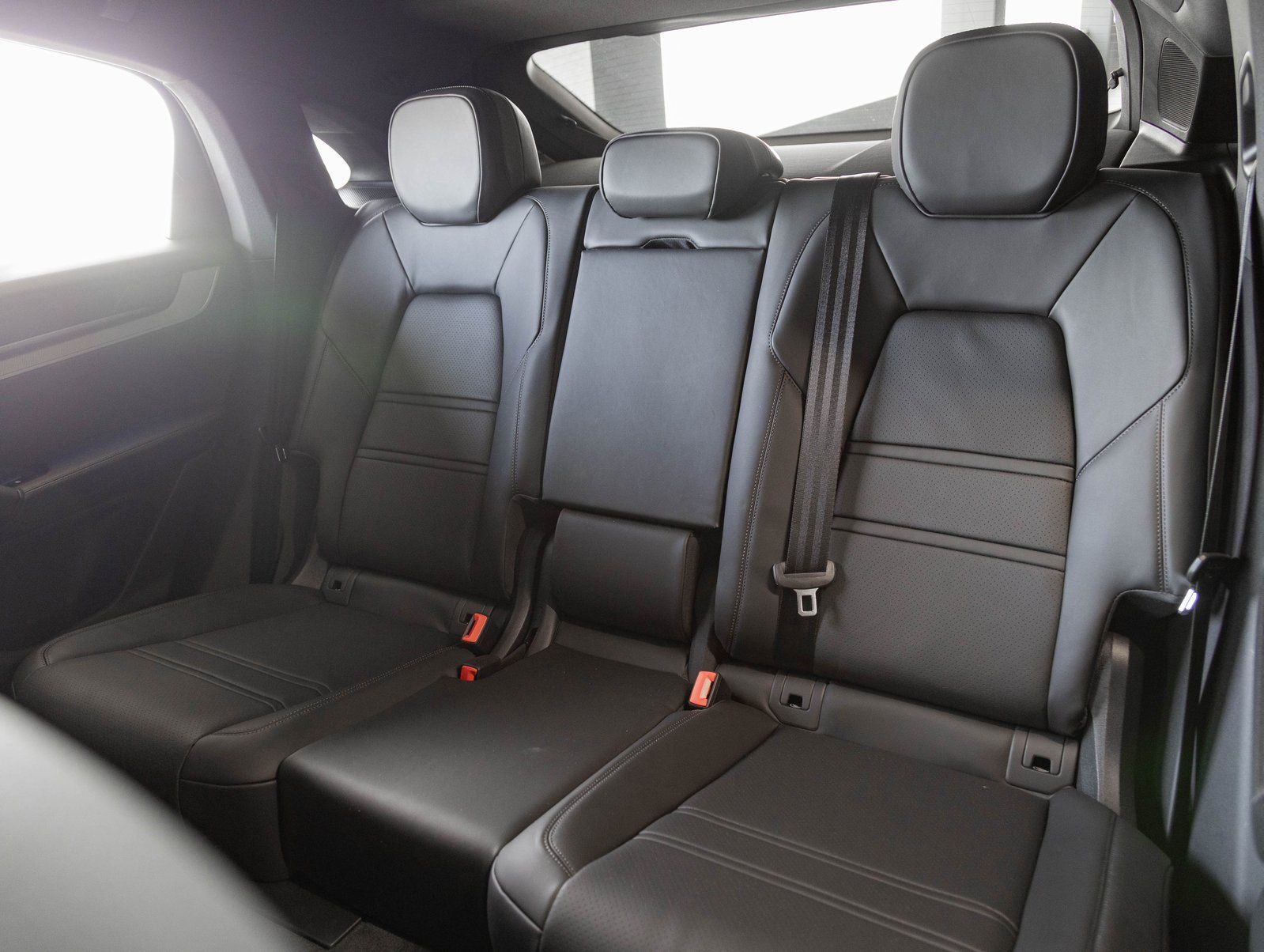 Certified 2026 Porsche Cayenne Coupe image 30