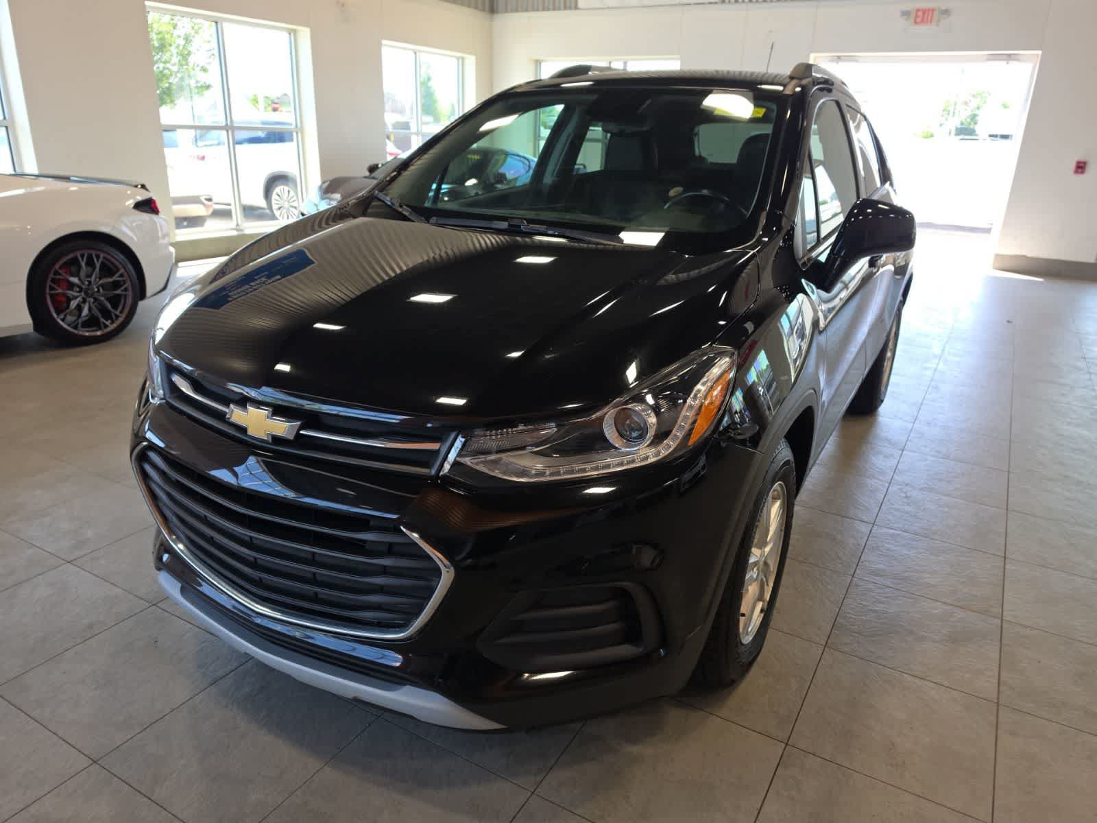 Used 2020 Chevrolet Trax LT w/ LT Convenience Package FWD image 2