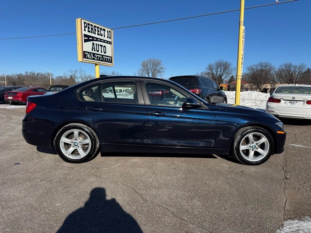 Used 2014 BMW 320i xDrive Sedan AWD/4WD image 3