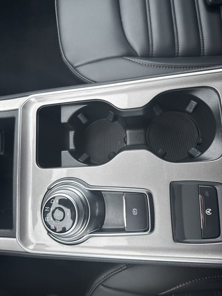 Used 2024 Ford Edge SEL image 9