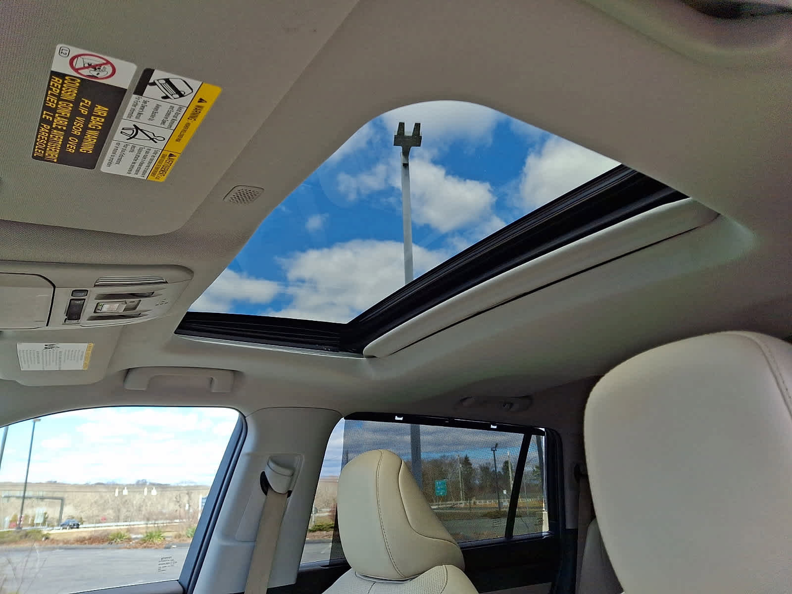 Used 2022 Toyota Highlander Limited image 16