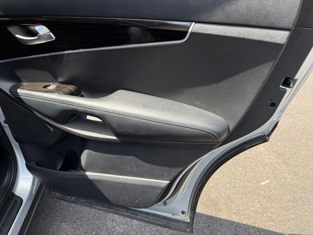 Used 2020 Kia Sorento AWD V6 image 32