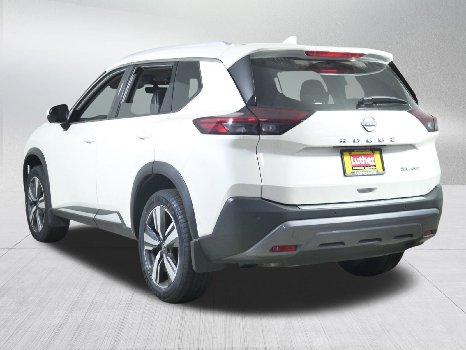 Used 2023 Nissan Rogue SL w/ SL Premium Package image 5