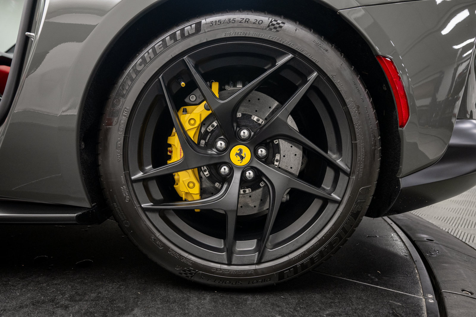 Used 2020 Ferrari 812 Superfast RWD image 41