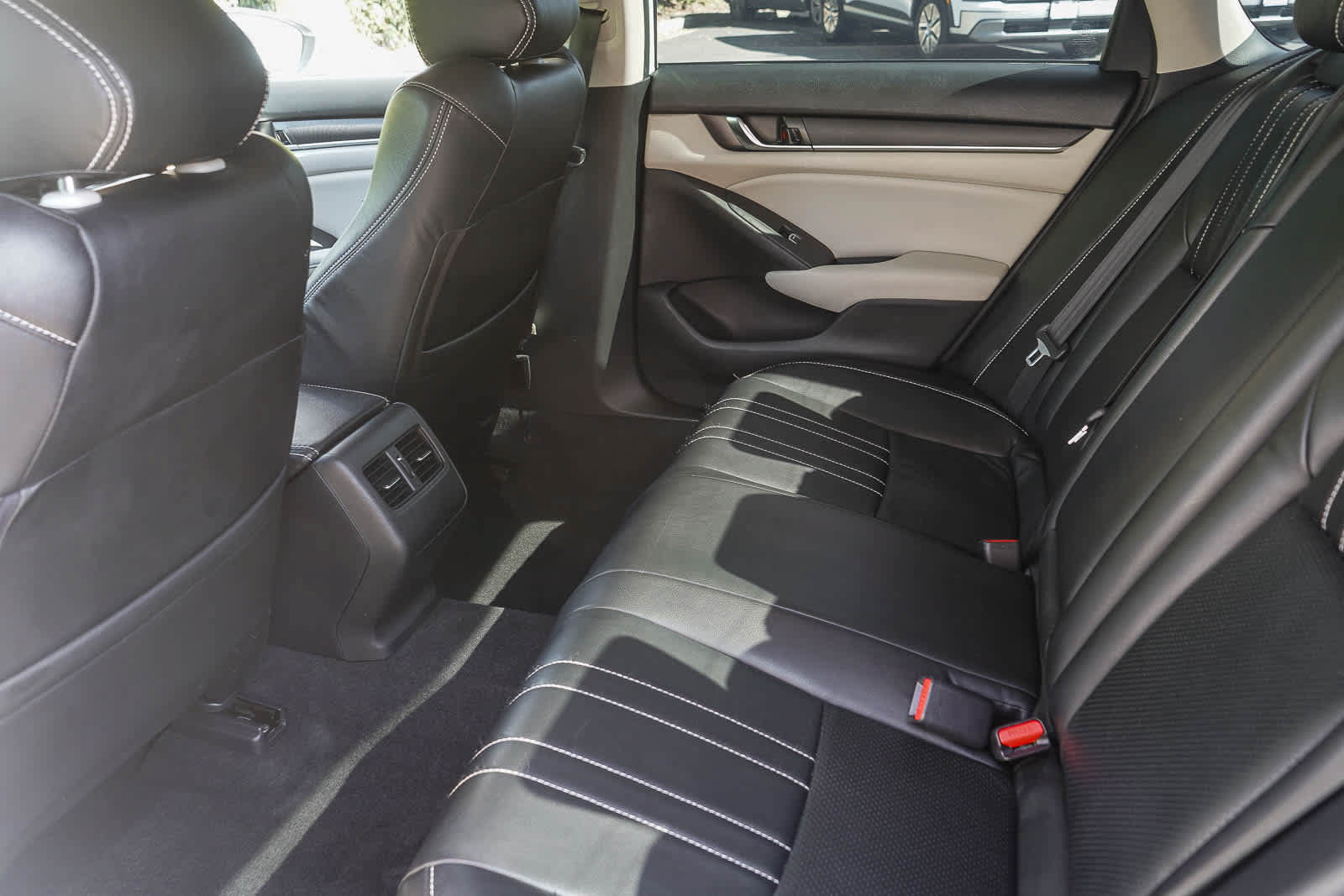 Used 2018 Honda Accord EX image 18