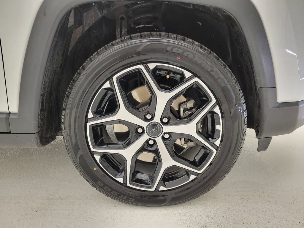 Used 2025 Jeep Compass Limited image 24