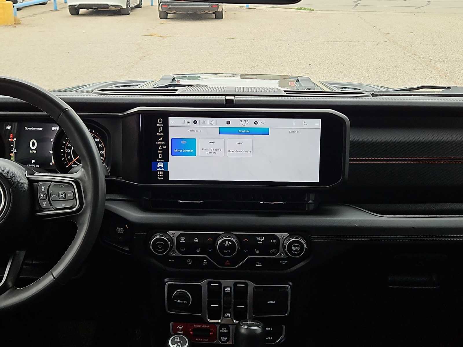 Used 2025 Jeep Gladiator Rubicon w/ Convenience Group AWD/4WD image 16