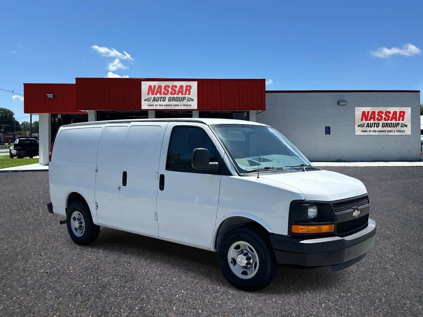 Used 2015 Chevrolet Express 2500 image 3