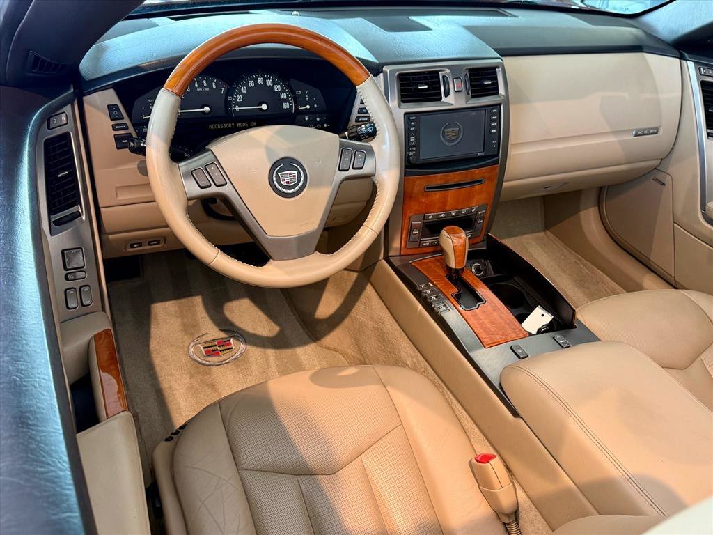 Used 2007 Cadillac XLR RWD image 10