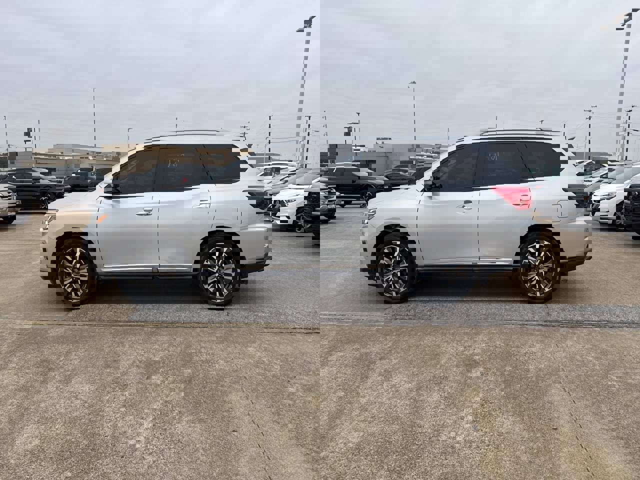 Used 2019 Nissan Pathfinder Platinum image 6