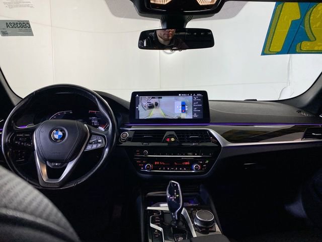 Used 2021 BMW 530i xDrive w/ Premium Package image 10