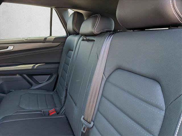 Used 2025 Volkswagen Atlas Cross Sport SEL R-Line AWD/4WD image 16