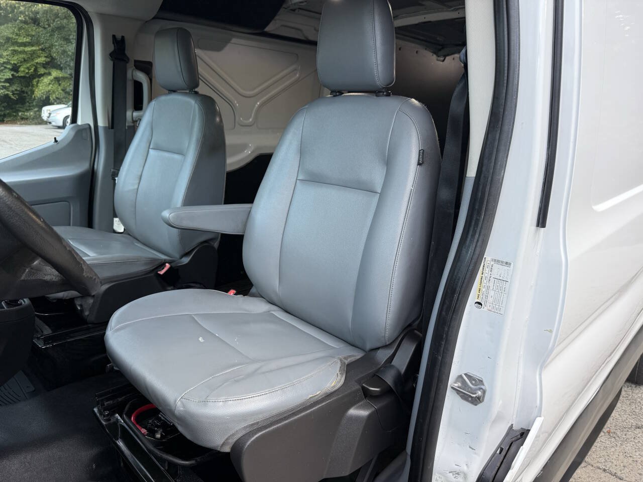 Used 2019 Ford Transit 250 148 Low Roof RWD image 5