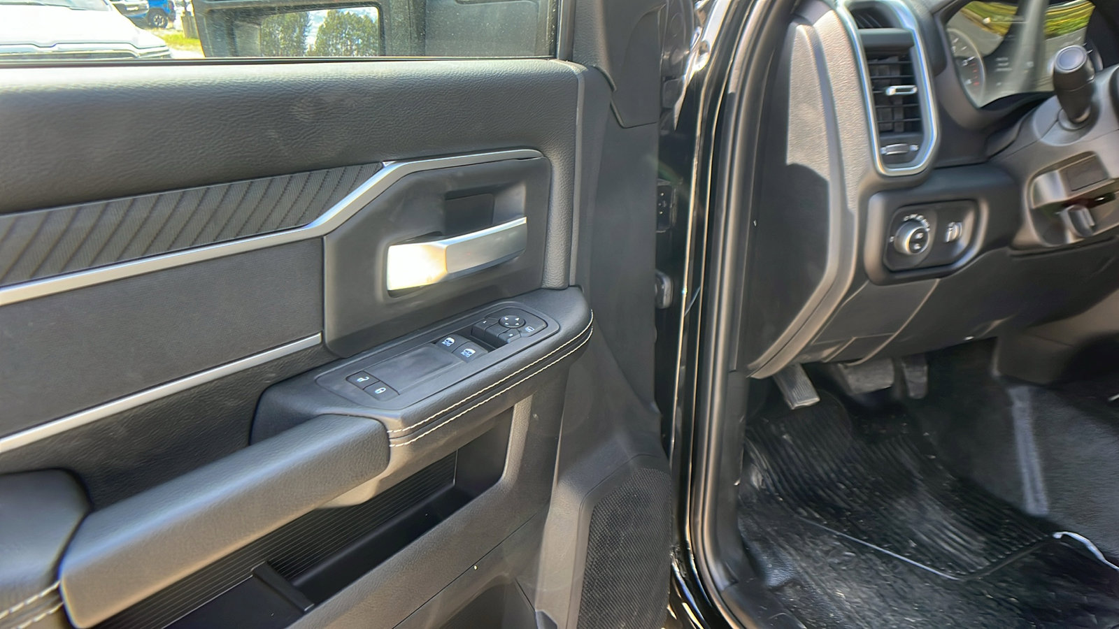 New 2025 RAM 5500 4x4 Regular Cab image 16