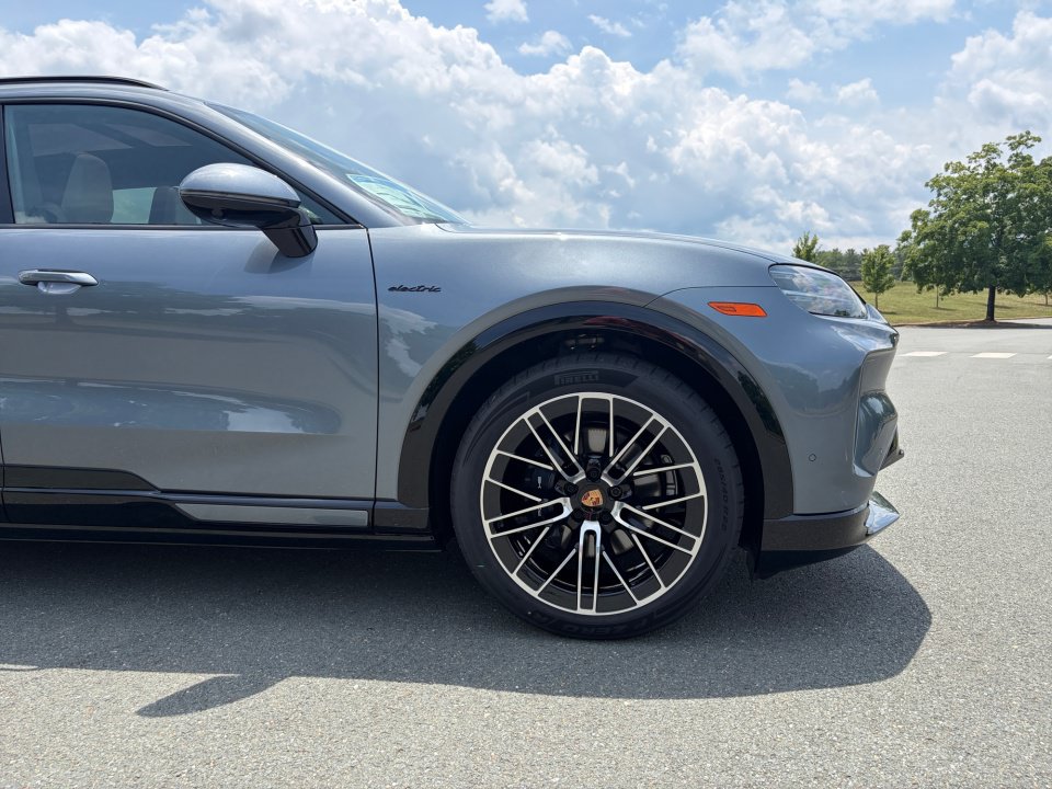 New 2026 Porsche Cayenne Electric AWD/4WD image 11