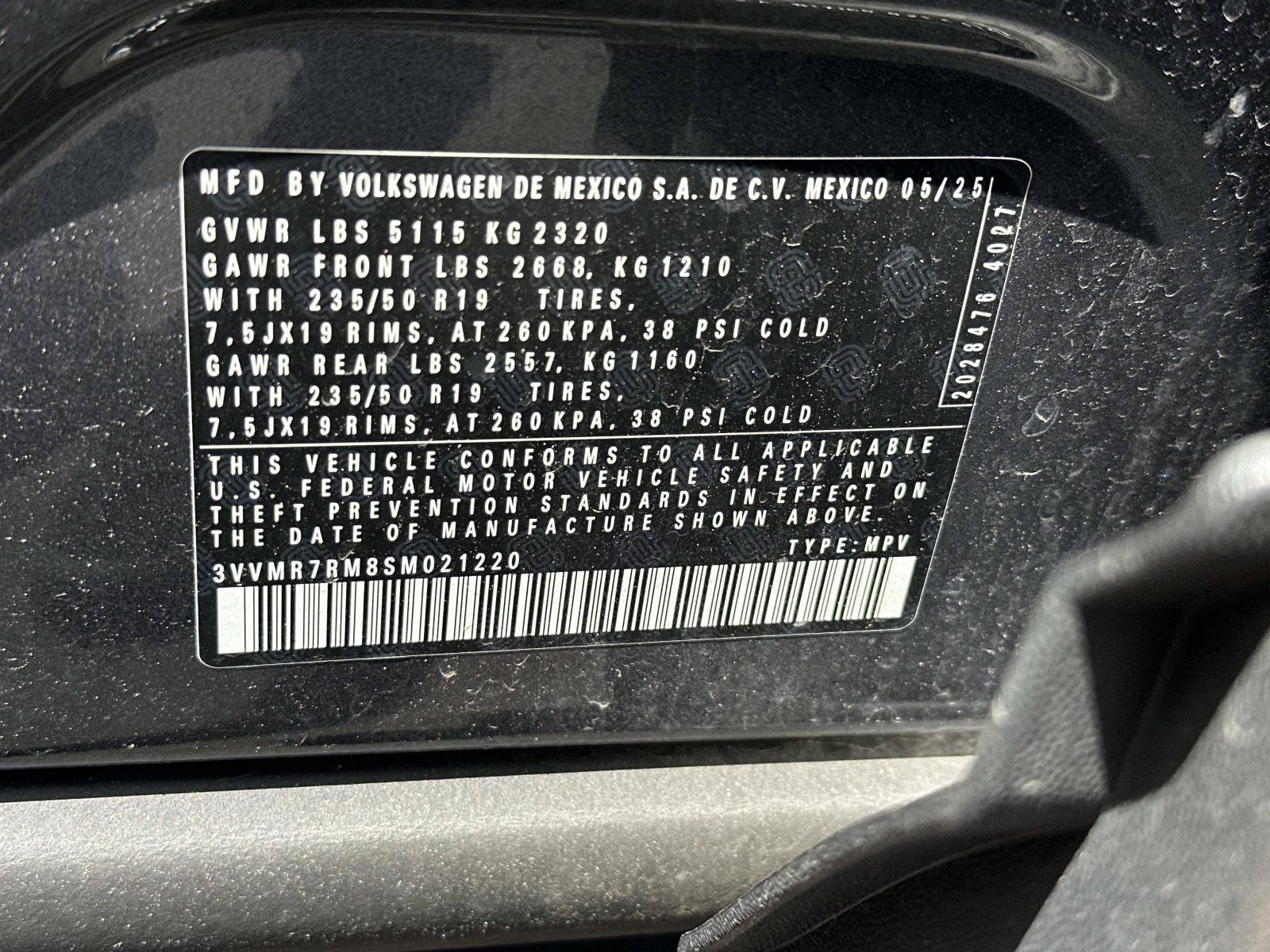 Used 2025 Volkswagen Tiguan SE w/ Panoramic Sunroof Package AWD/4WD image 17