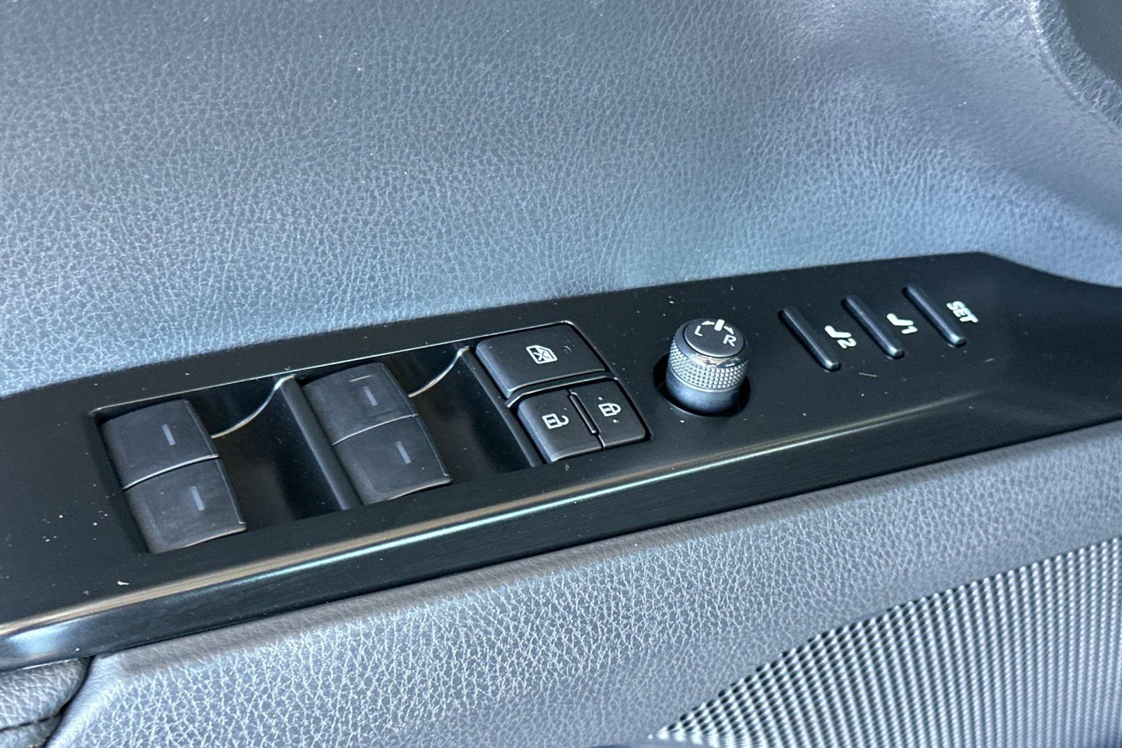 Used 2025 Toyota Camry XLE w/ Premium Package FWD image 13