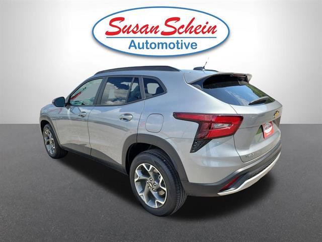 Used 2025 Chevrolet Trax LT FWD image 25