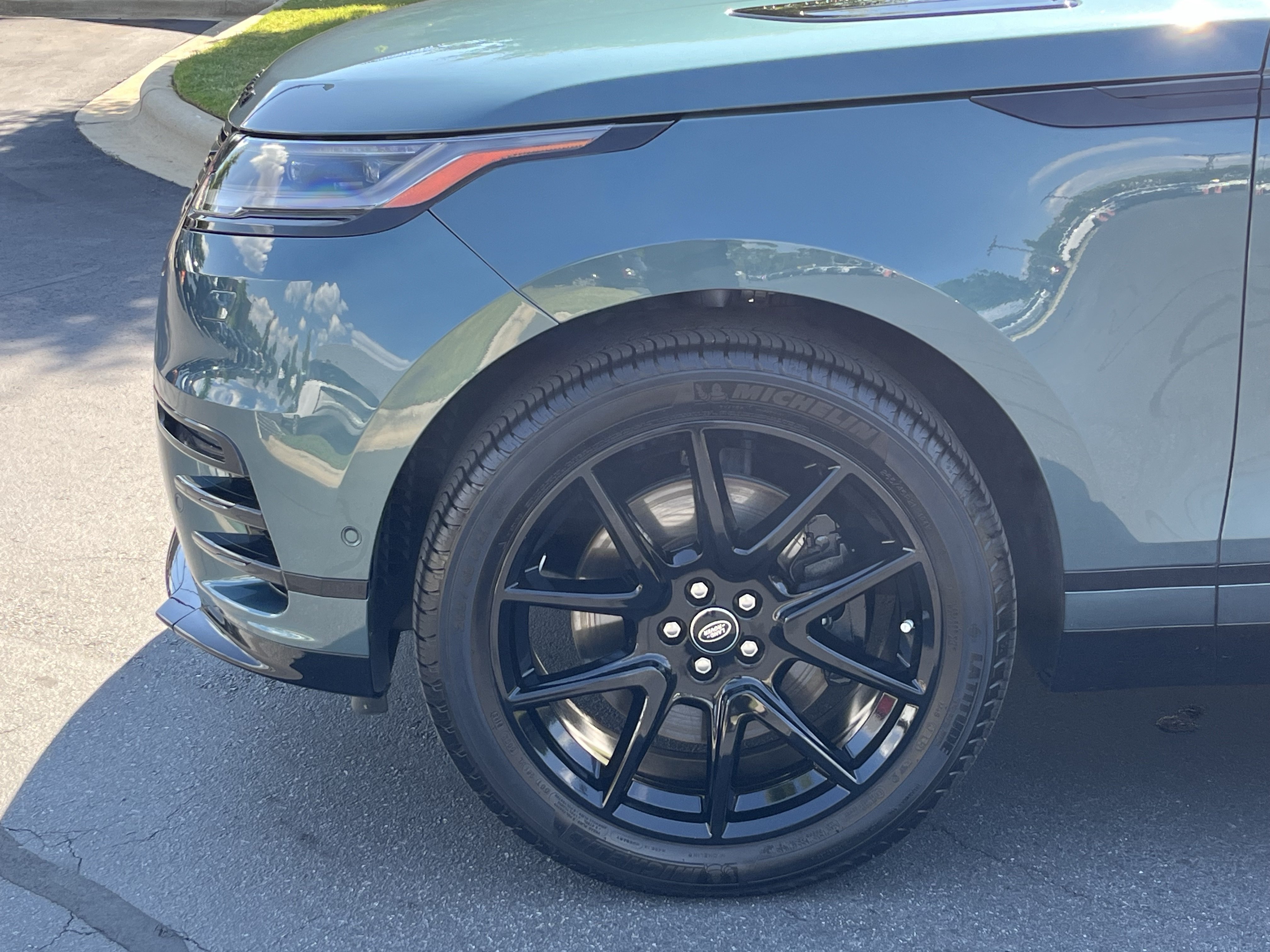 Certified 2026 Land Rover Range Rover Velar Dynamic SE AWD/4WD image 13