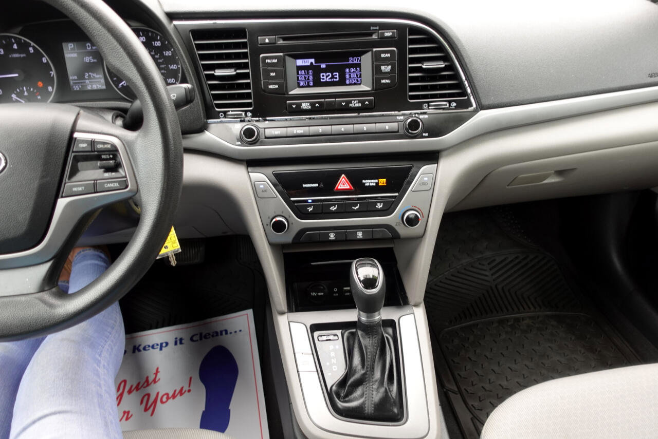 Used 2017 Hyundai Elantra SE image 10