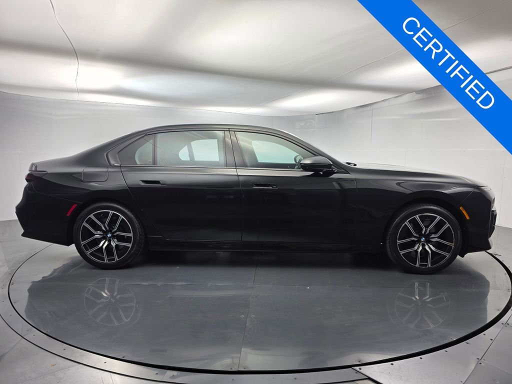 Used 2024 BMW 740i image 3