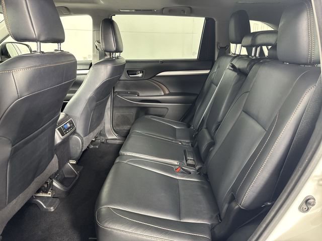 Used 2017 Toyota Highlander XLE image 24