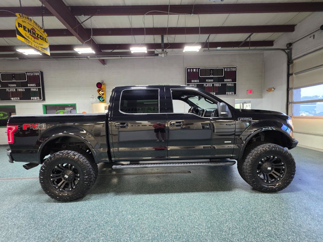 Used 2017 Ford F150 XLT w/ Equipment Group 302A Luxury AWD/4WD image 5