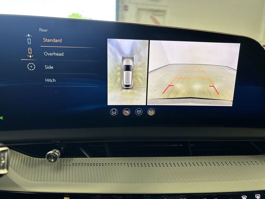 New 2025 Cadillac Optiq Luxury 1 w/ LPO, ONYX Package image 19