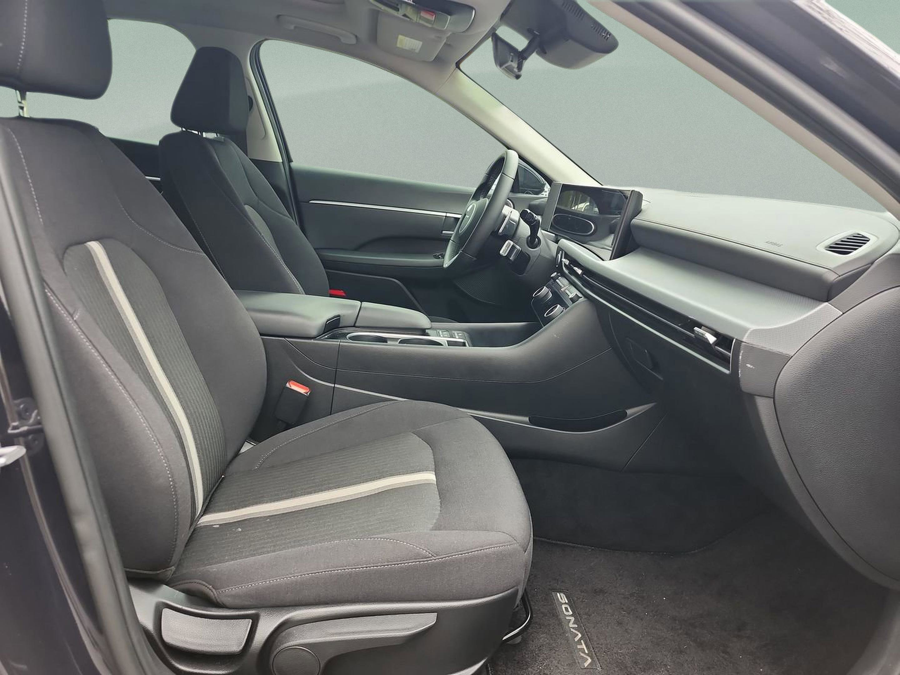 Certified 2024 Hyundai Sonata SEL w/ Convenience Package image 18