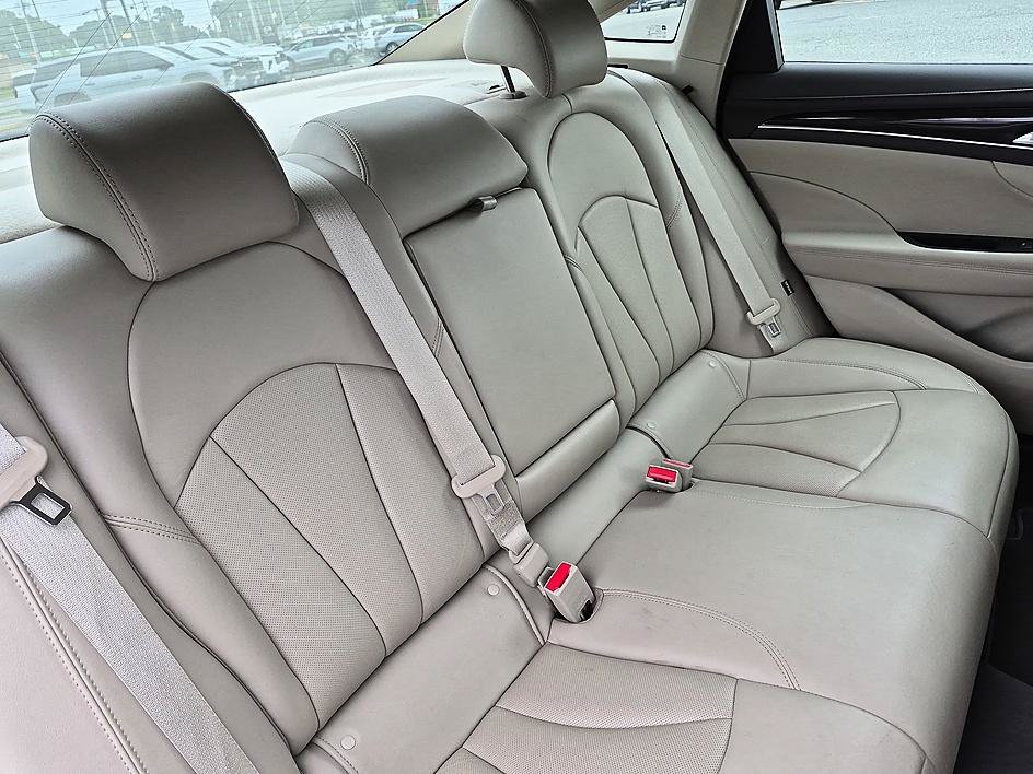 Certified 2017 Buick LaCrosse Premium FWD image 31
