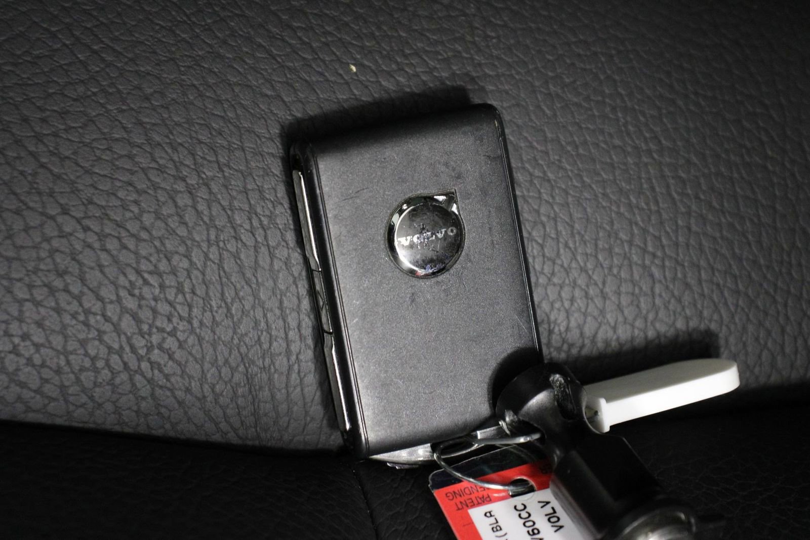 Certified 2025 Volvo V60 B5 Cross Country Plus image 33