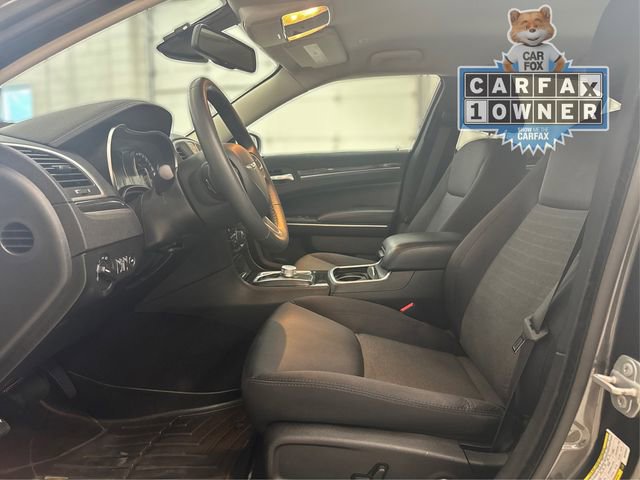 Used 2022 Chrysler 300 Touring image 10