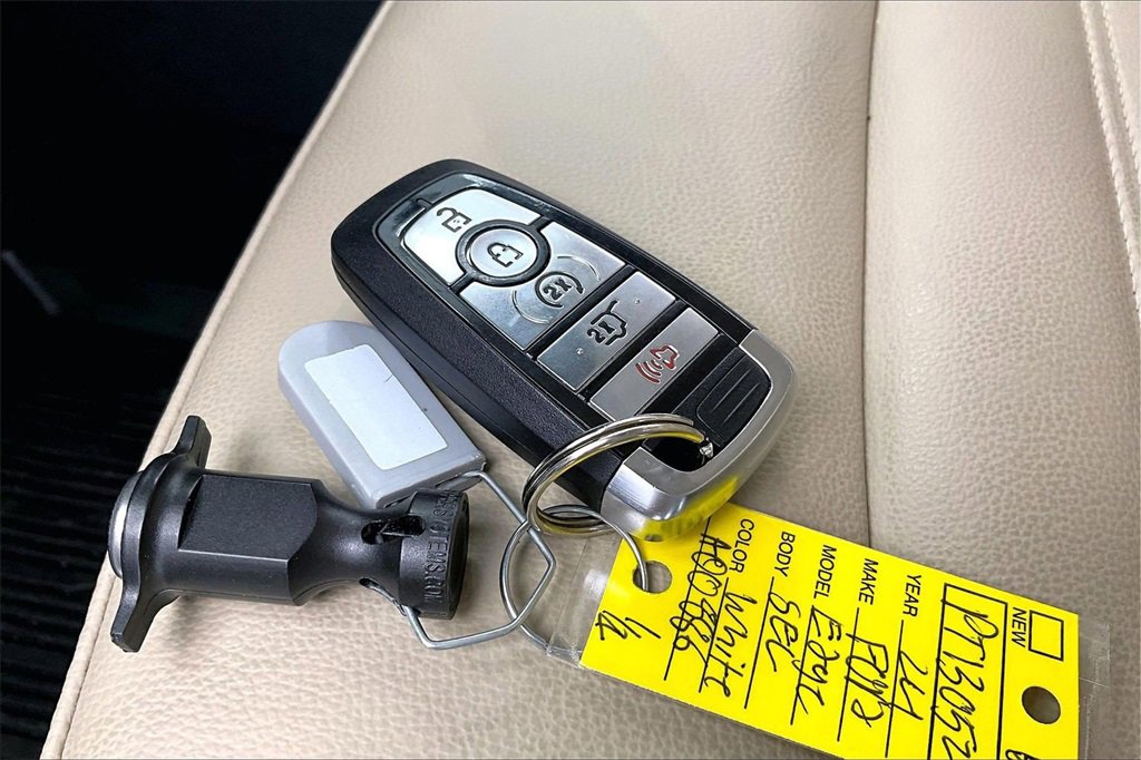 Used 2024 Ford Edge SEL w/ Convenience Package image 11