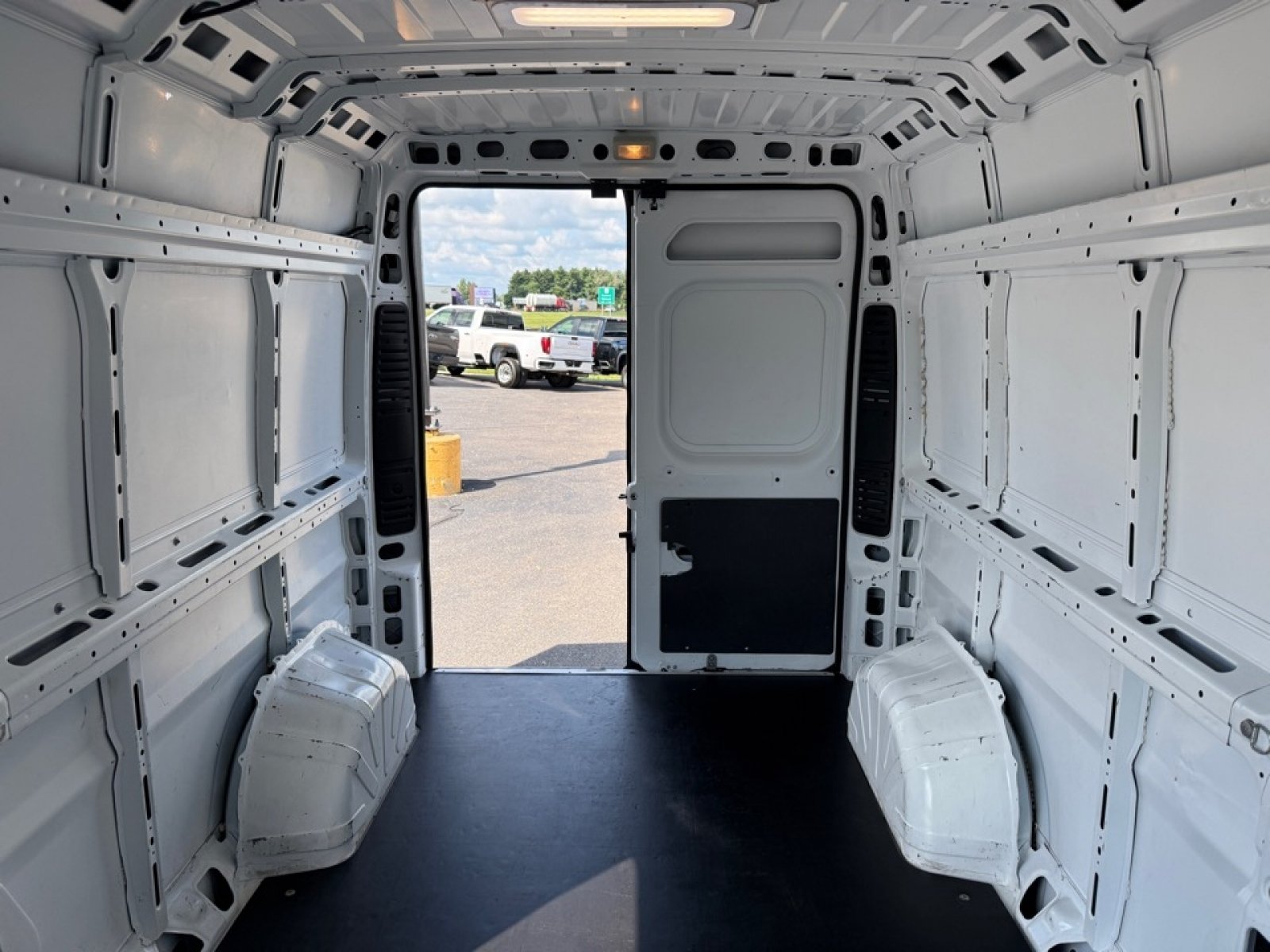 Used 2023 RAM ProMaster 2500 FWD image 32