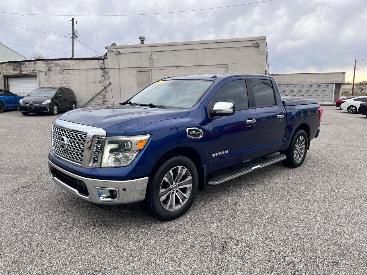 Used 2017 Nissan Titan SL image 7