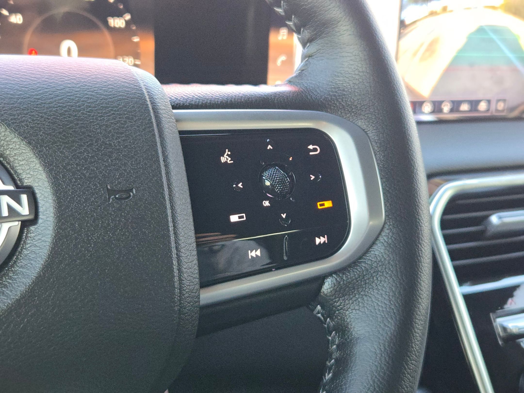 Certified 2025 Nissan Armada SL w/ Captain's Chari Seat Package image 21