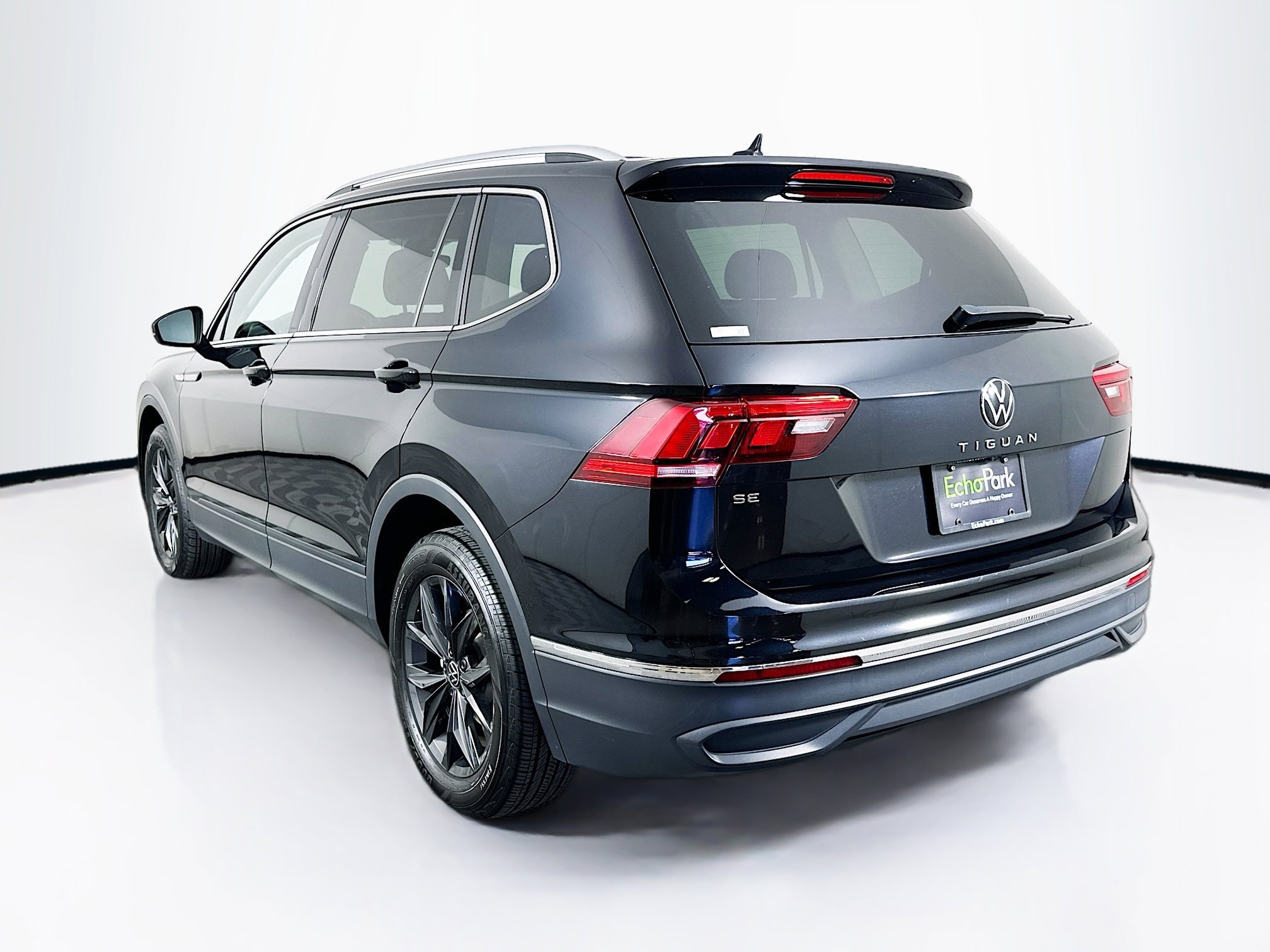 Used 2024 Volkswagen Tiguan SE FWD image 5