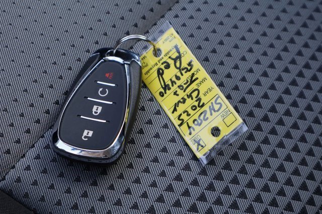 Certified 2025 Chevrolet Trax LT image 28