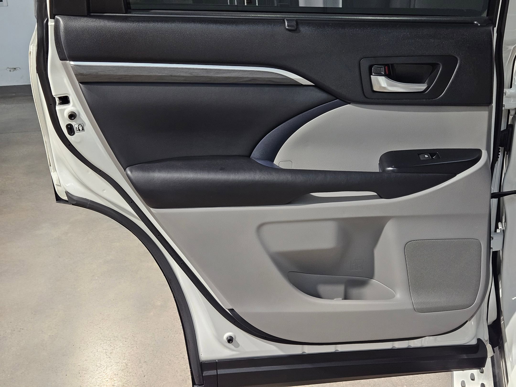 Used 2017 Toyota Highlander Limited Platinum image 36