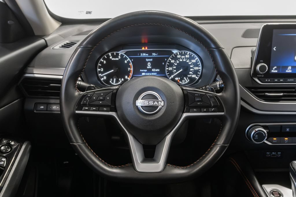 Used 2025 Nissan Altima 2.5 SR AWD/4WD image 11