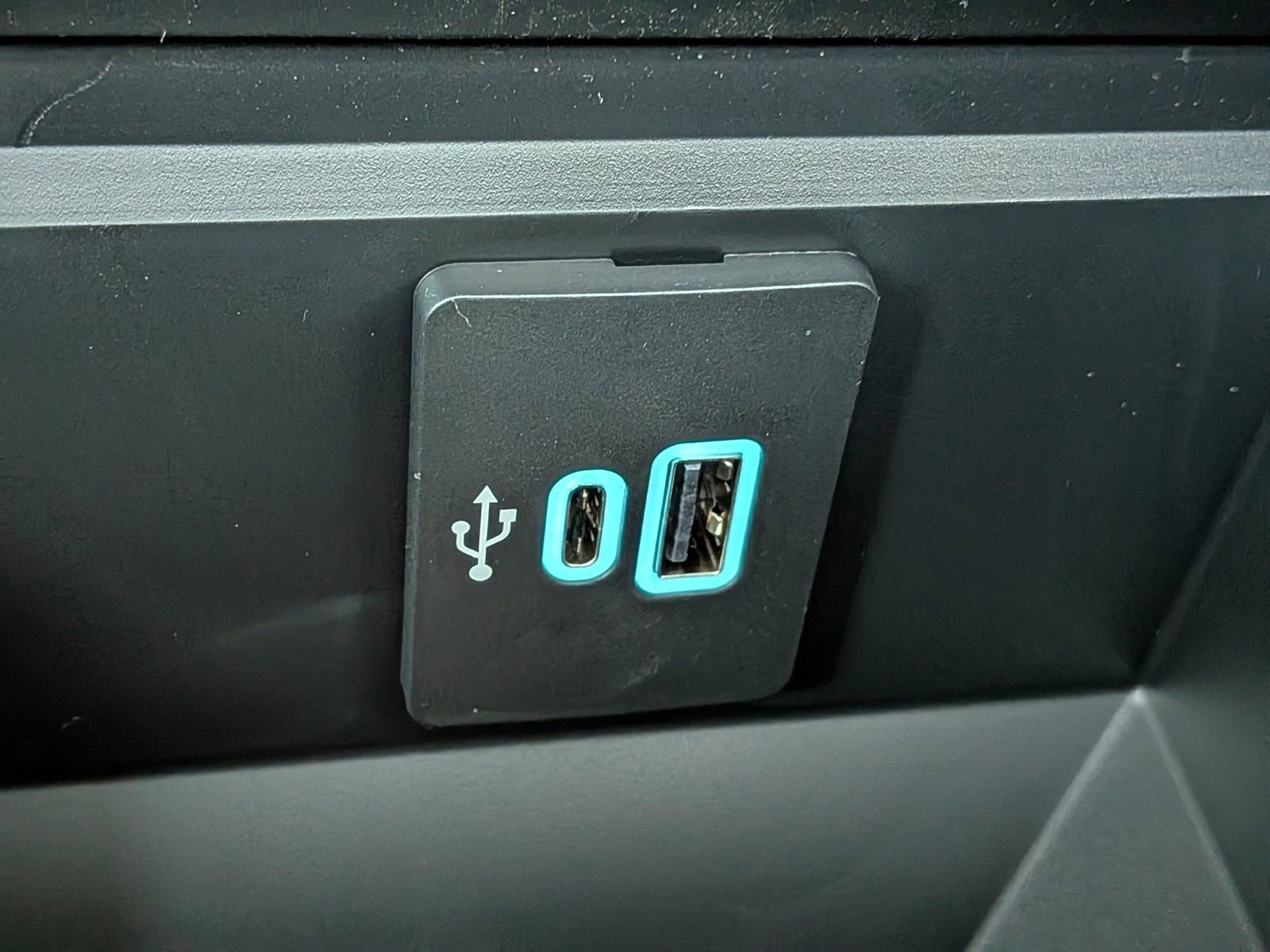 New 2026 Ford F350 Lariat w/ Black Appearance Package image 25