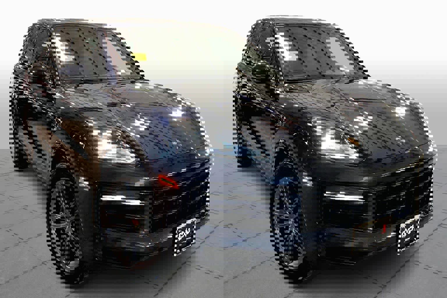 Used 2024 Porsche Cayenne image 3