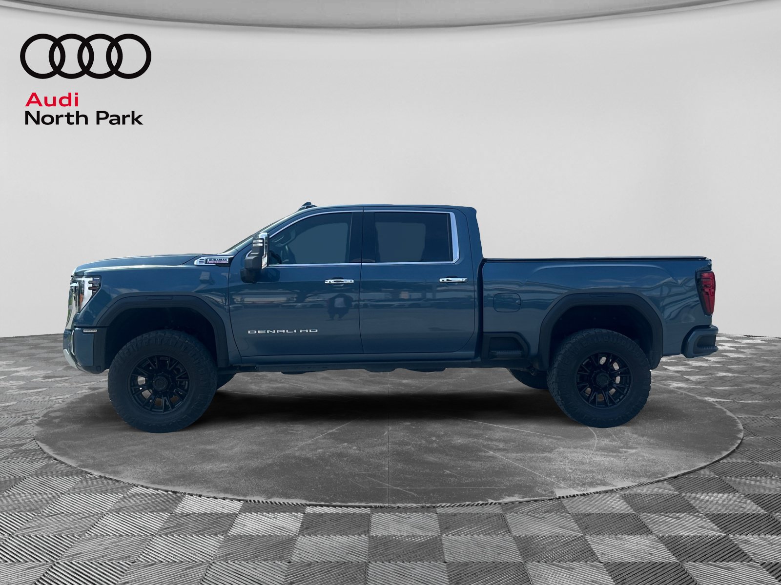 Used 2025 GMC Sierra 2500 Denali w/ Denali Reserve Package AWD/4WD image 2