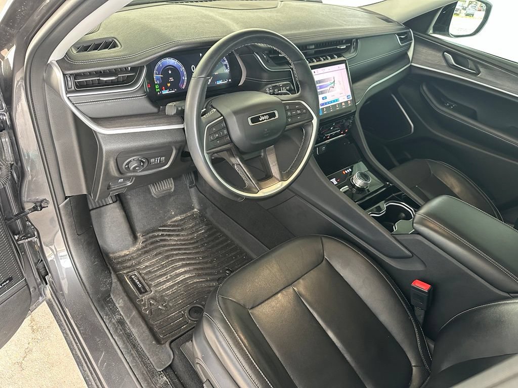 Used 2022 Jeep Grand Cherokee Limited w/ MOPAR Finishing Package AWD/4WD image 14